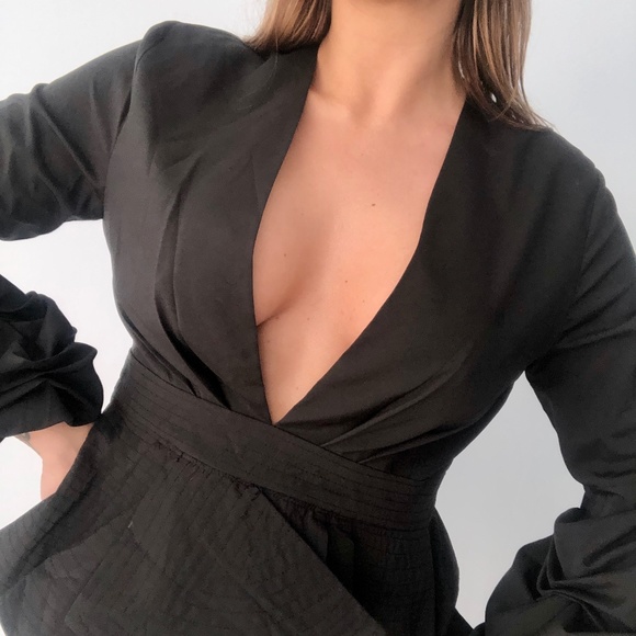 SIPAIYA NWT Black STATEMENT Blouse - Picture 6 of 8